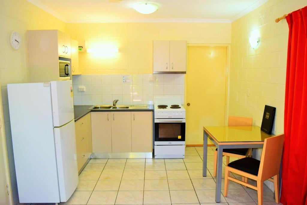 Coconut Grove Holiday Apartments Даруин Екстериор снимка